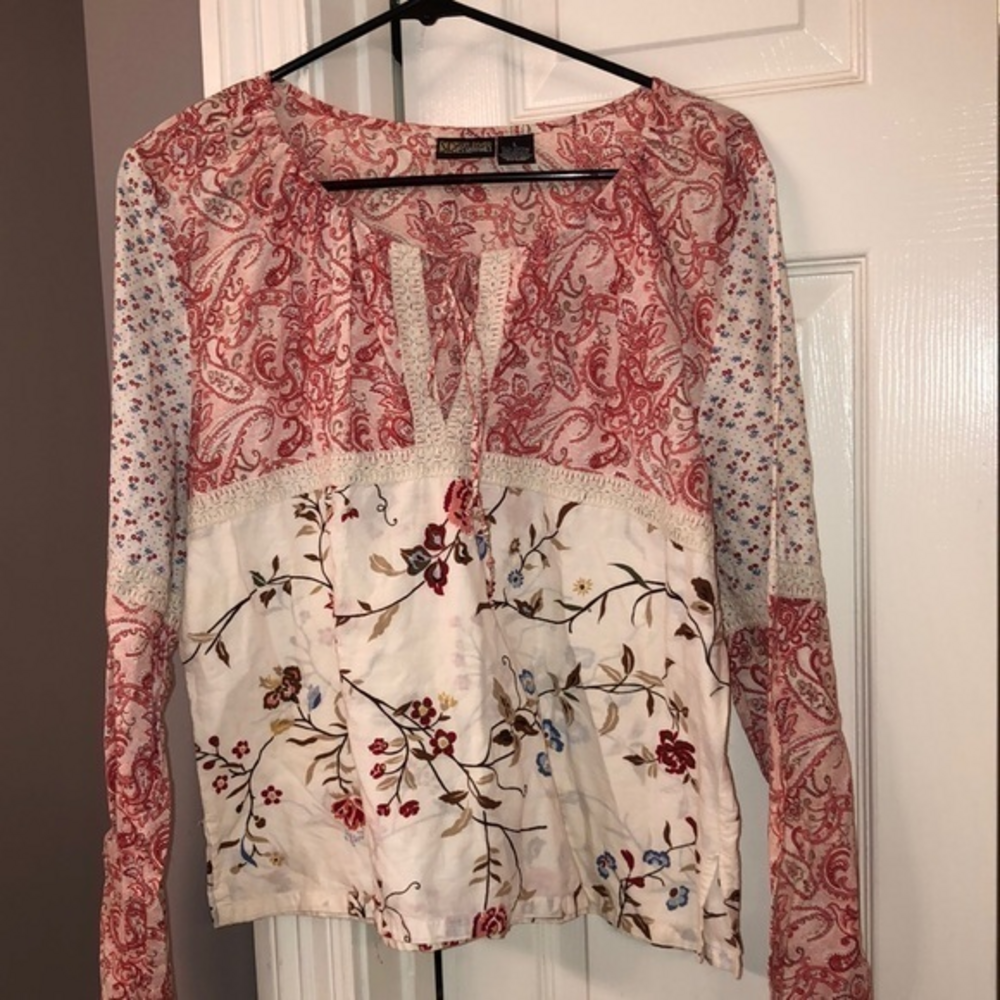 Floral and paisley drawstring neckline ties‎ at the wrist no signs of wear large